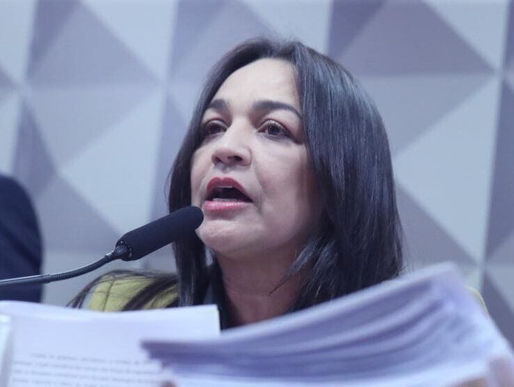 Eliziane apresenta relatório e pede indiciamento de Bolsonaro. Veja outros implicados