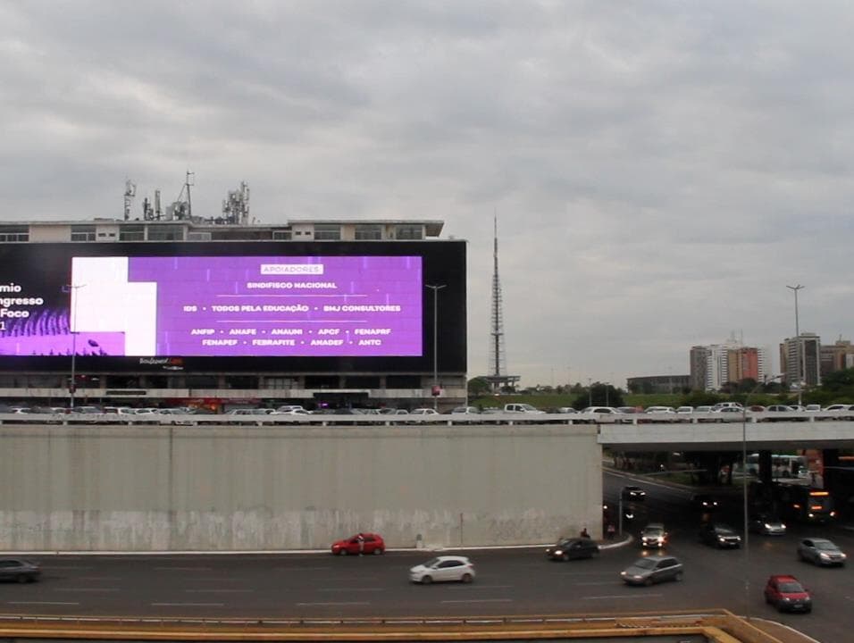 Prêmio Congresso em Foco é destaque no maior painel digital da América Latina