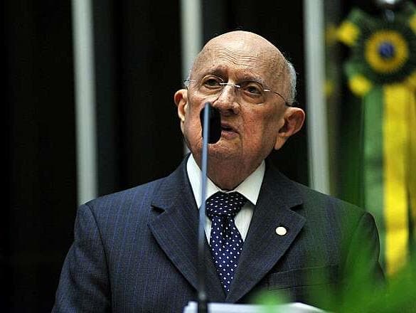 Ex-deputado federal Padre Zé Linhares morre aos 94 anos