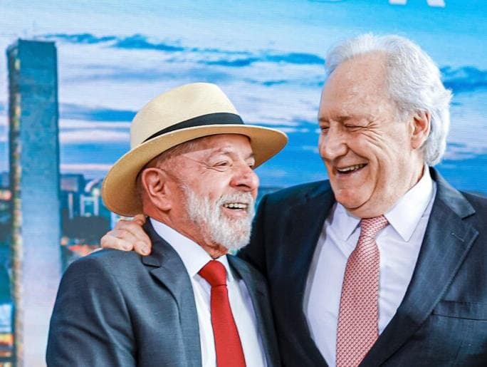 "Ainda estamos aqui", diz Lula em ato que marca dois anos do 8 de janeiro