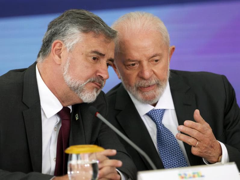 Lula encontra Paulo Pimenta durante expectativa para troca na Secom