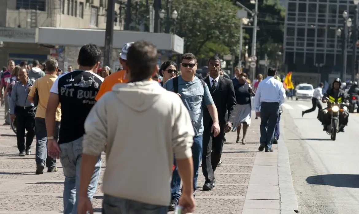 Brasil volta a ser um país majoritariamente de classe média