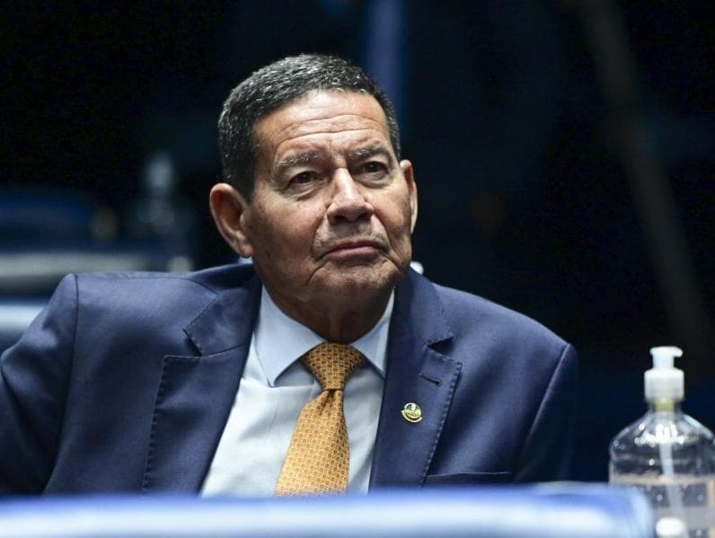 Hamilton Mourão, ex-vice de Bolsonaro, é o mais oposicionista do Senado