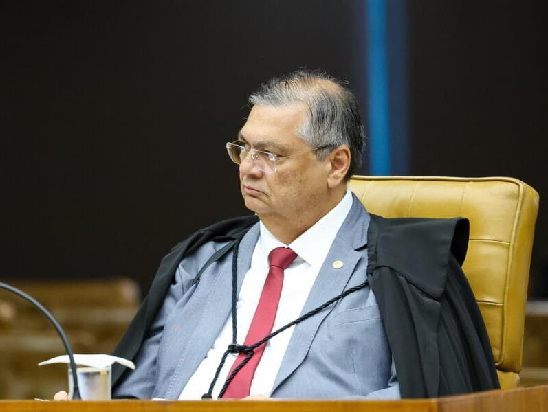 Dino suspende o pagamento de R$ 4,2 bilhões em emendas parlamentares