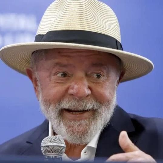 Lula tem alta e pode retornar a Brasília