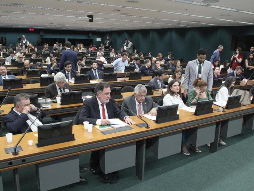 Análise do voto impresso na CCJ da Câmara fica para quarta-feira