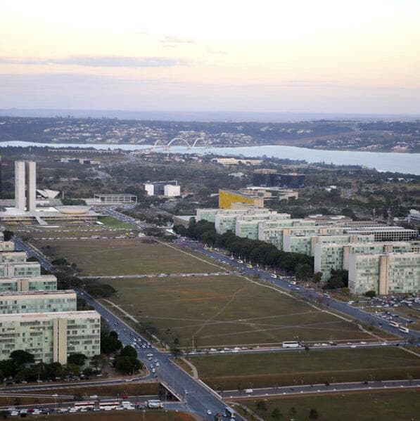 Sem projeto no Congresso, reajuste de servidores federais aguarda definição