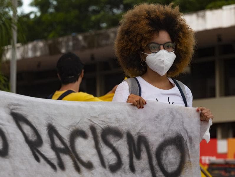 Datafolha: para 64%, total ou maioria dos brasileiros é racista