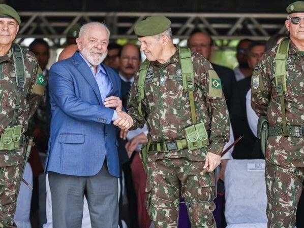 Lula, a esquerda e os militares