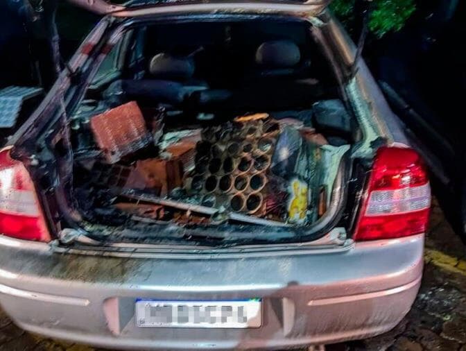 Vídeos mostram momento de explosão de carro perto da Câmara