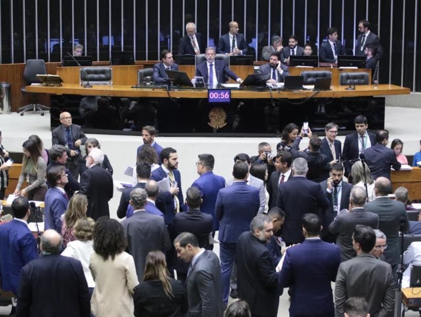 Deputados rejeitam taxação sobre fortunas; veja como cada um votou