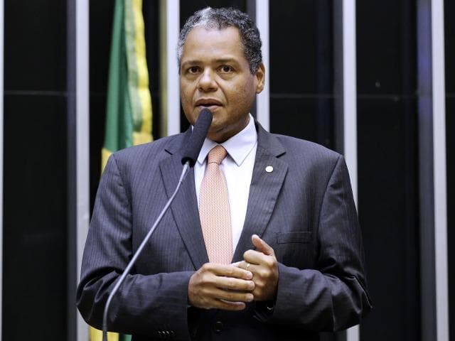 Sem apoio de Lira, Antonio Brito reafirma candidatura à presidência da Câmara