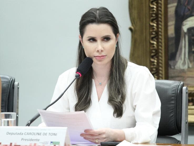 Caroline de Toni reage à retirada do PL da Anistia da CCJ: "Não descansaremos até aprovar"