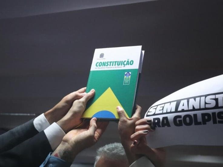 Lira cria comissão especial e anistia a golpistas volta à estaca zero