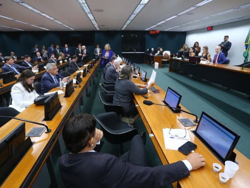 Com fim das eleições, CCJ retoma anistia a presos de 8 de janeiro