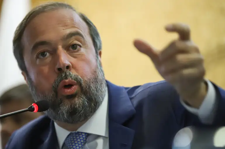 Apagão em SP: ministro de Minas e Energia rebate Tarcísio Freitas