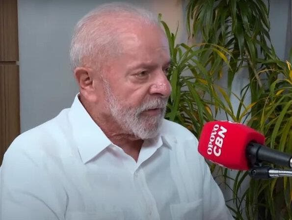 Lula diz que teve postura "acanhada" nas eleições para manter base no Congresso