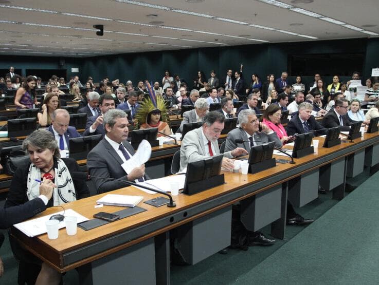 CCJ adia discussão sobre anistia a presos de 8 de janeiro