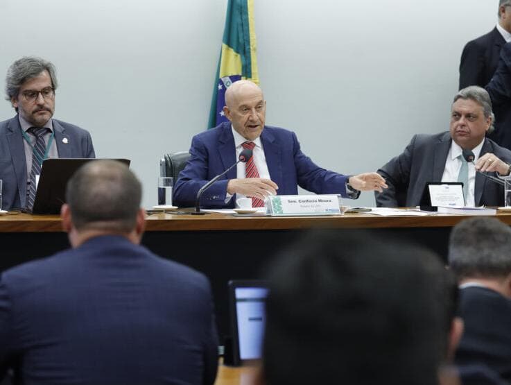 Comissão aprova diretrizes orçamentárias de 2025 com salário mínimo de R$ 1.502