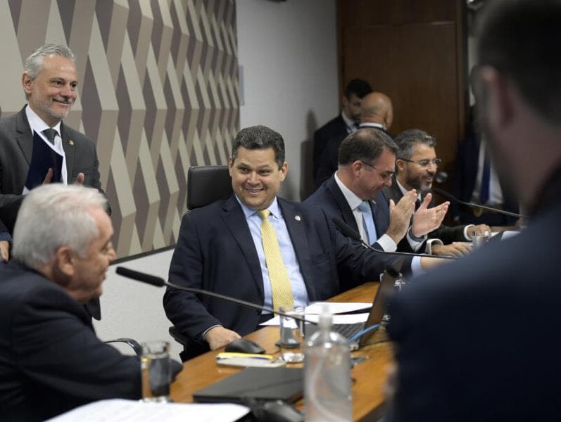 Com adesão do PSD, bancadas que apoiam Alcolumbre somam 63 senadores