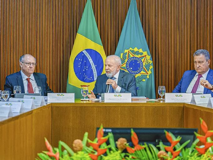 Reunião de Lula com ministros termina sem anúncio de corte de despesas