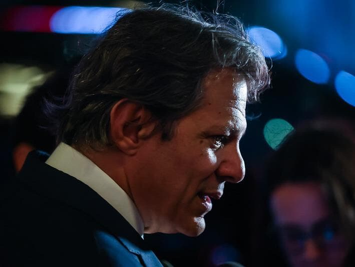 A pedido de Lula, Haddad cancela ida à Europa para definir pacote fiscal