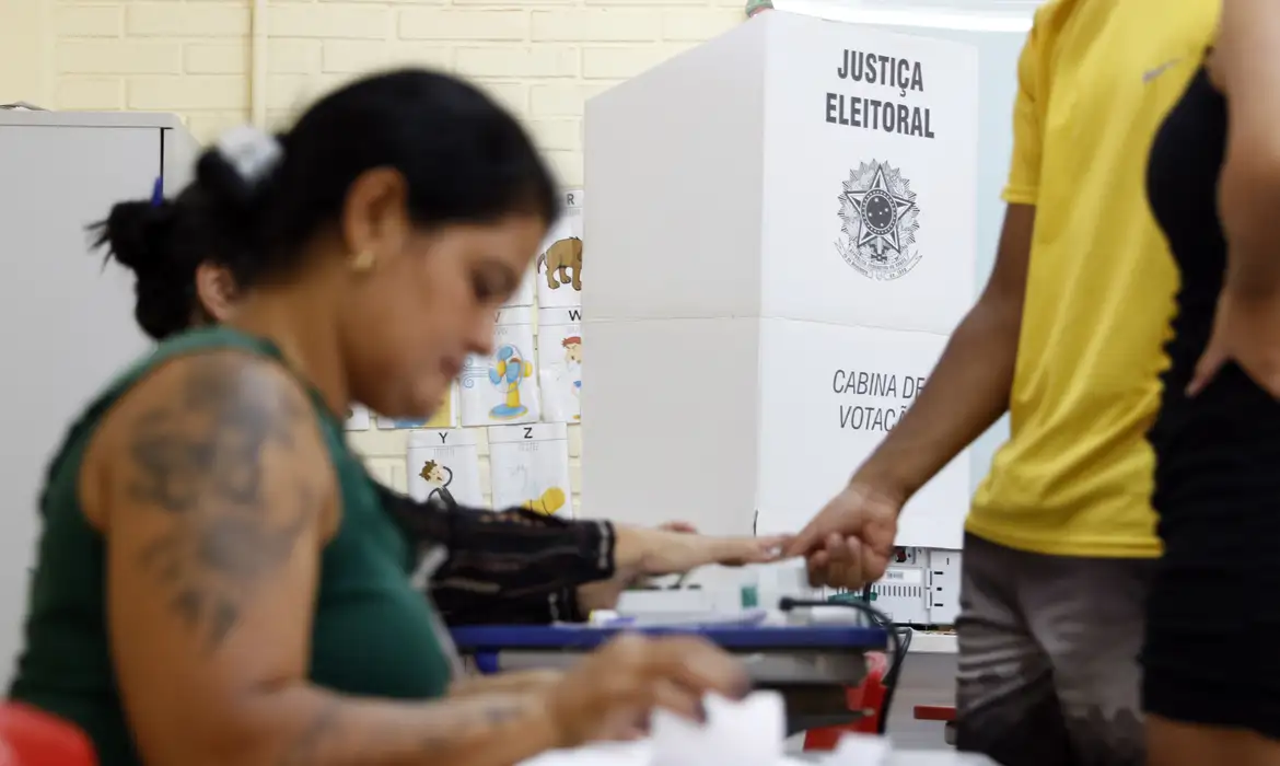 Lista de candidatos é mais masculina e branca do que a média do eleitorado