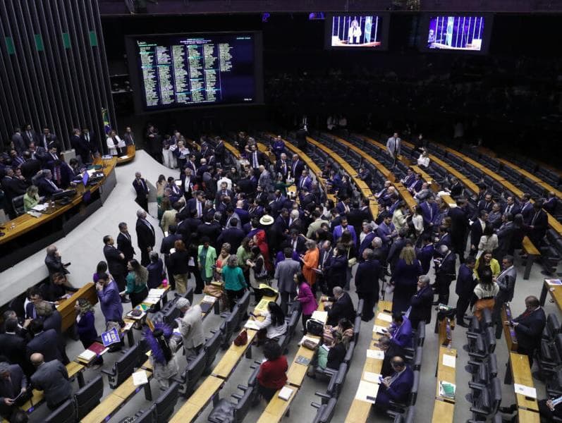 Quatro deputados faltaram mais da metade das sessões plenárias em 2024. Veja os mais faltosos