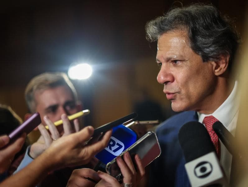 Haddad anuncia pacote de corte de gastos com isenção do IR para até R$ 5 mil