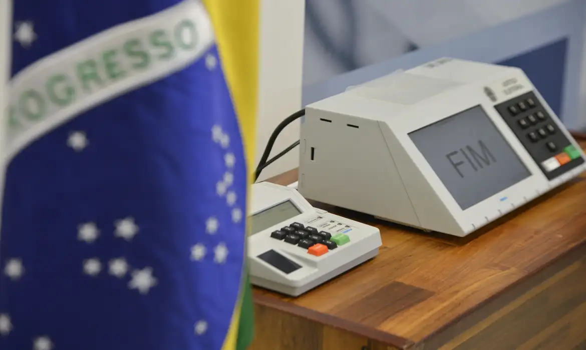 Saiba como os deputados foram no primeiro turno; 13 ficaram abaixo dos 10%