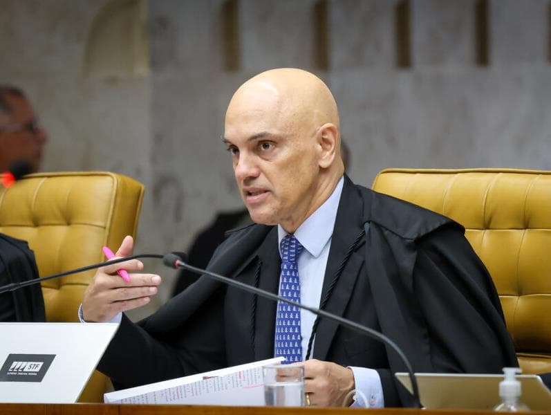 Alexandre de Moraes multa X e Starlink em R$ 5 milhões por burlar determinação judicial