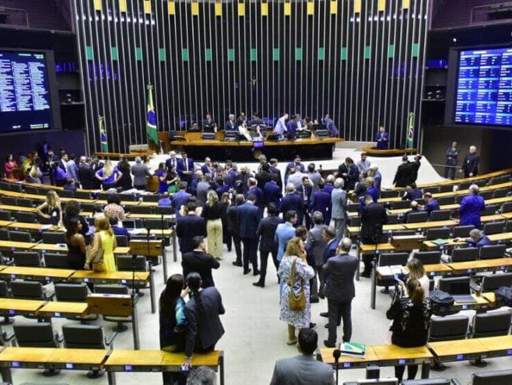 Câmara aprova criação de contas bancárias para emendas em saúde