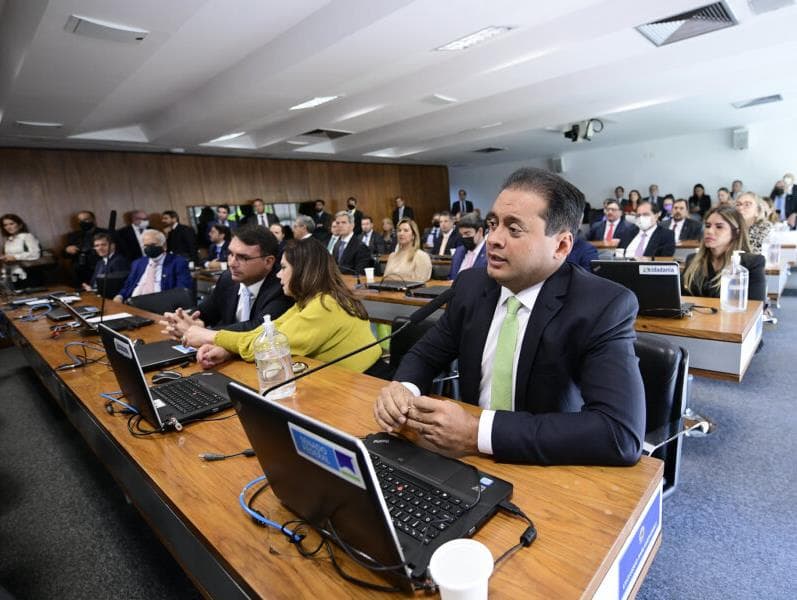 CCJ aprova projeto que enfraquece Ficha Limpa; idealizador da lei critica