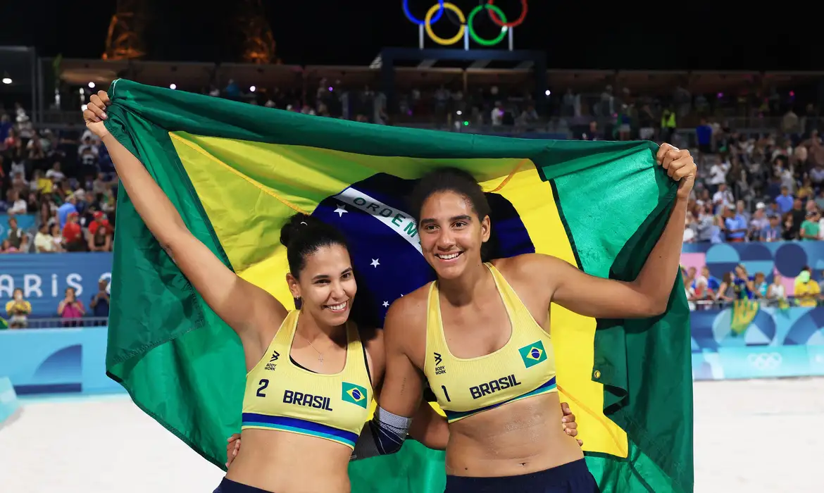 Ana Patrícia e Duda vencem e garantem o terceiro ouro do Brasil nas Olimpíadas