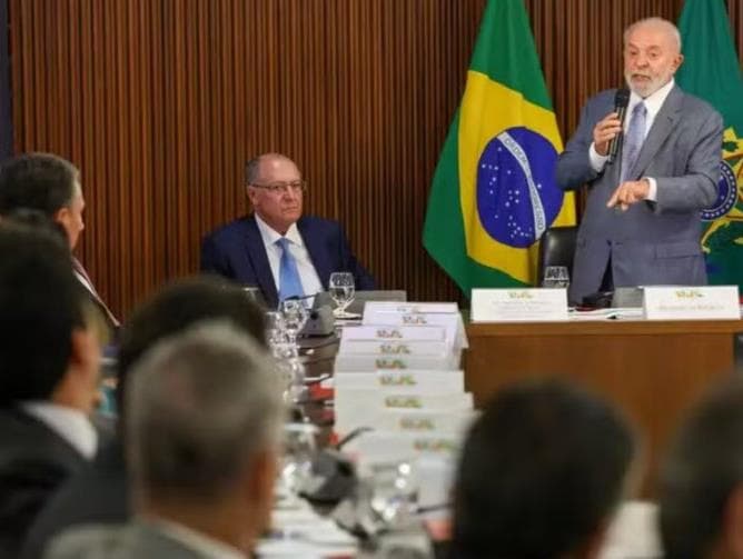 Em reunião ministerial, Lula projeta restante do mandato e foca em segurança pública