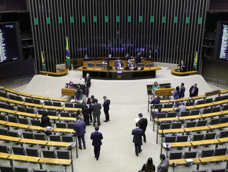 Eleições municipais podem mudar até 57 cadeiras na Câmara dos Deputados