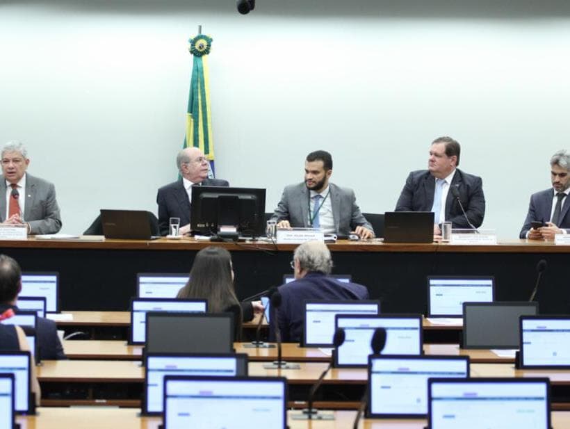 Deputados combinam gatilho na reforma tributária para impedir alíquota mais alta que 26,5%