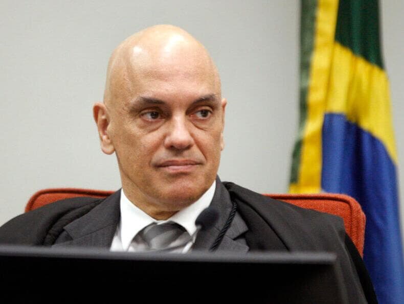 Alexandre de Moraes libera visita de 17 senadores a ex-diretor da PRF na prisão