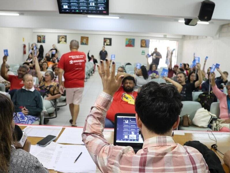 Professores encerram greve em universidades federais. Aulas voltam a partir de quarta