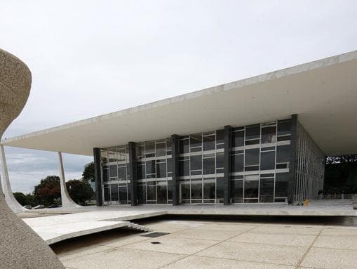 STF forma maioria para suspender mandato de sete deputados; veja lista