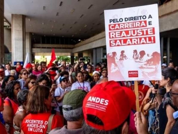 Deputados assinam carta em apoio à greve das universidades federais; veja lista