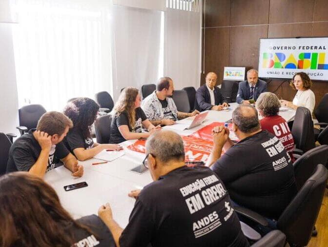 Greve dos professores federais: Justiça suspende acordo do governo com sindicato