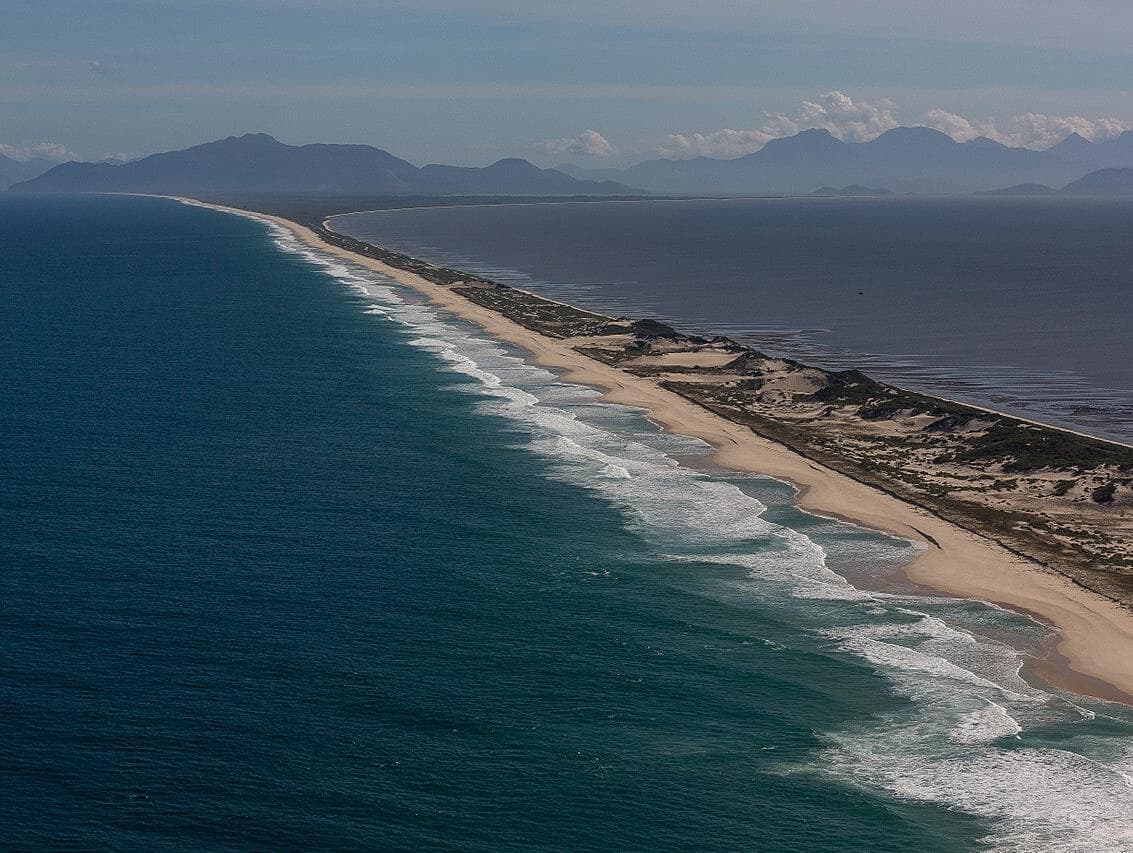 Especialistas apontam impacto socioambiental da PEC que favorece privatização de praias