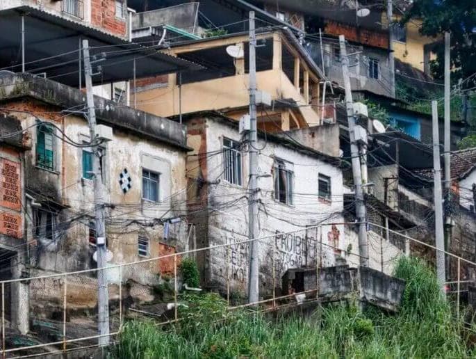 Rede de favelas faz ofensiva contra a injustiça energética