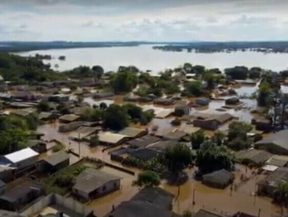 Vídeo: "É uma violência silenciosa", diz morador de São Jerônimo, cidade ilhada no RS