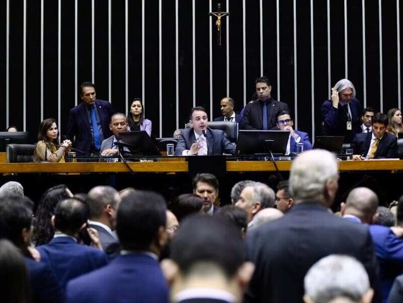 Em acordo, governo devolve R$ 3,6 bi em emendas de comissão ao Congresso