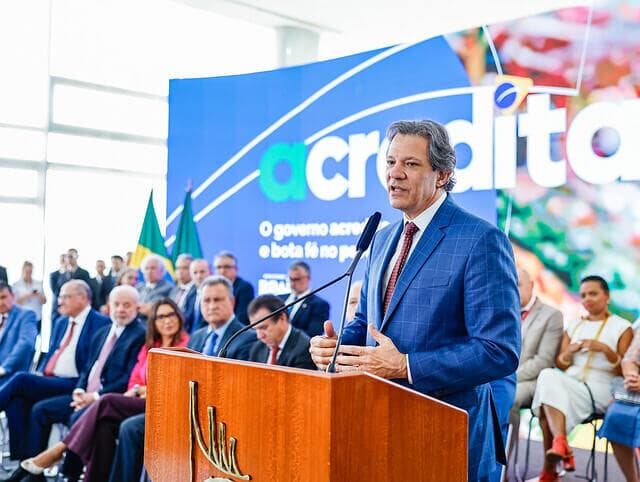 Governo escala Haddad como bombeiro para salvar pauta econômica no Congresso