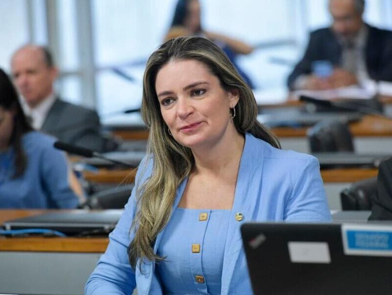 Senadora Augusta Brito tira licença do cargo para assumir secretaria no Ceará