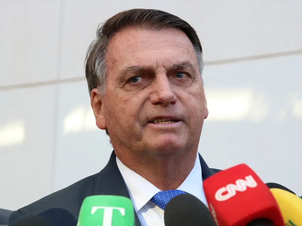 Polícia Federal vai investigar permanência de Bolsonaro em embaixada da Hungria