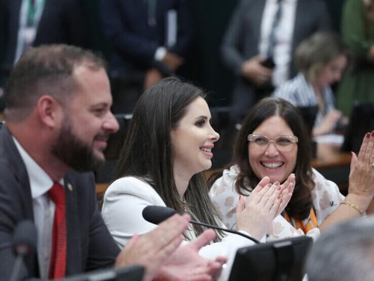 Caroline de Toni, nova presidente da CCJ, é a deputada que mais vota contra o governo